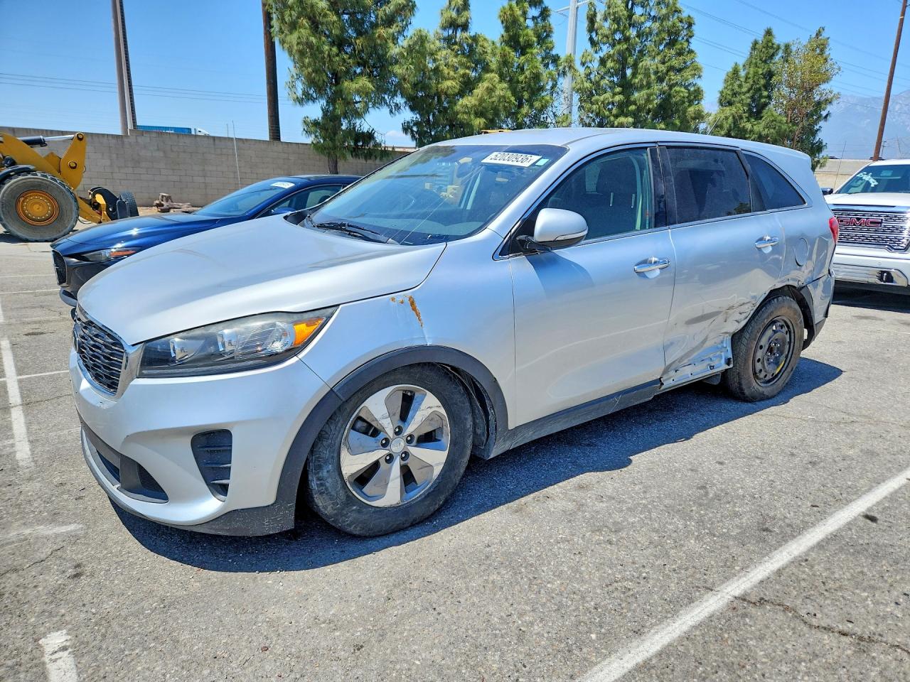 Salvage Kia Sorento Image