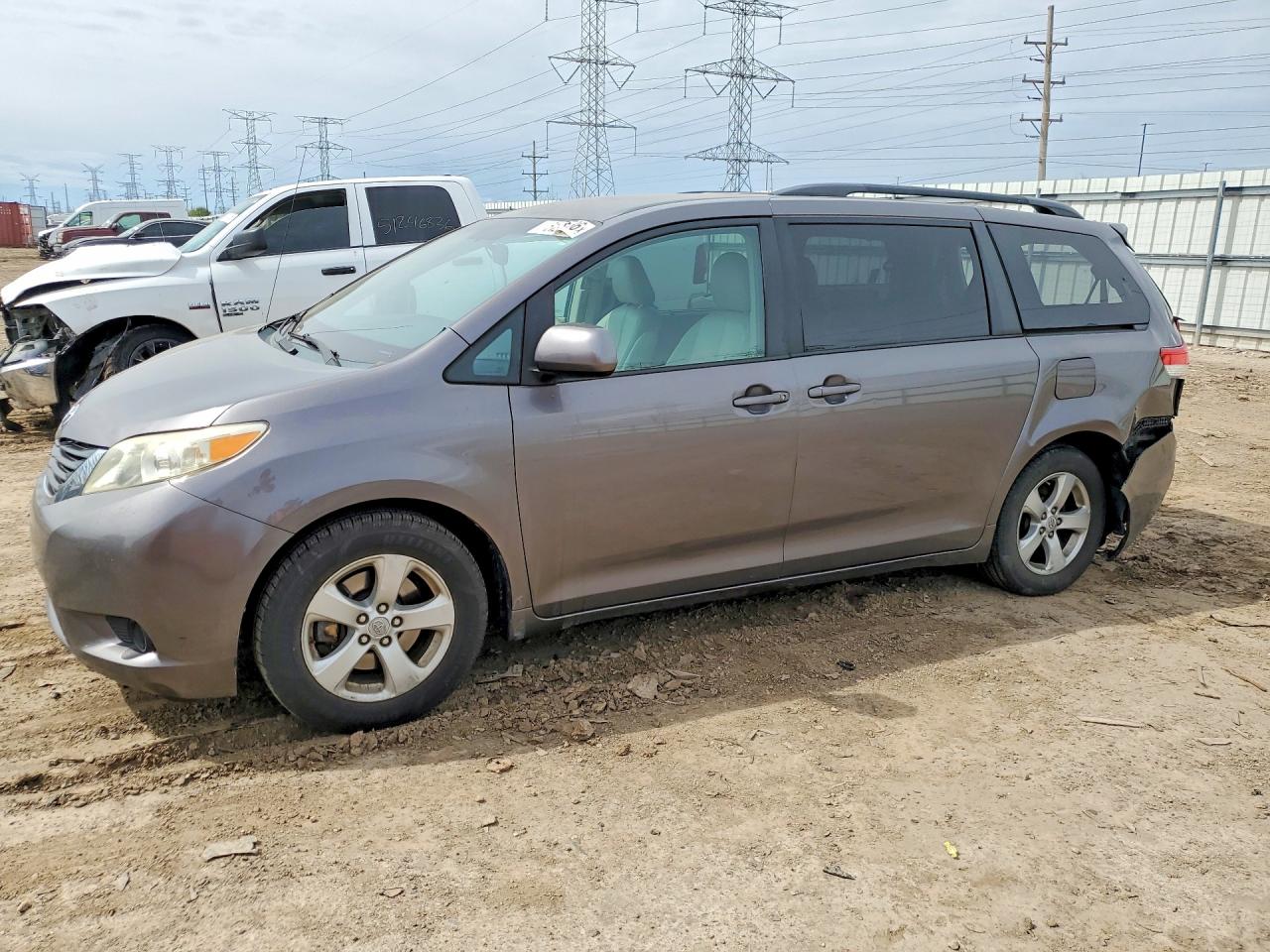 Salvage Toyota Sienna Image