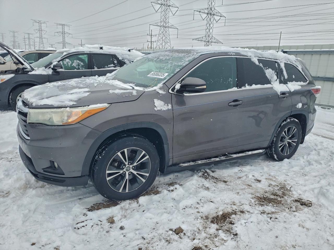 Salvage Toyota Highlander Image
