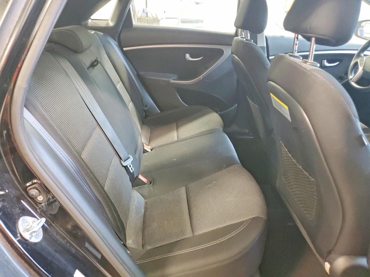 Hyundai ELANTRA Base