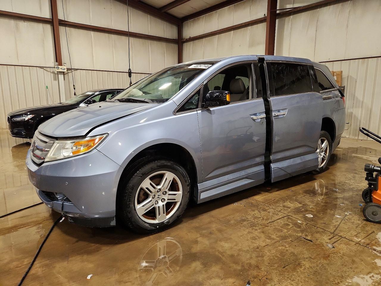 Salvage Honda Odyssey Image