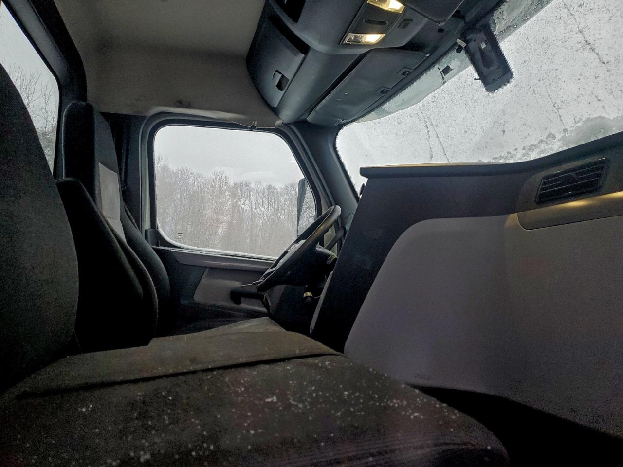 Freightliner Cascadia 126 Day Cab"