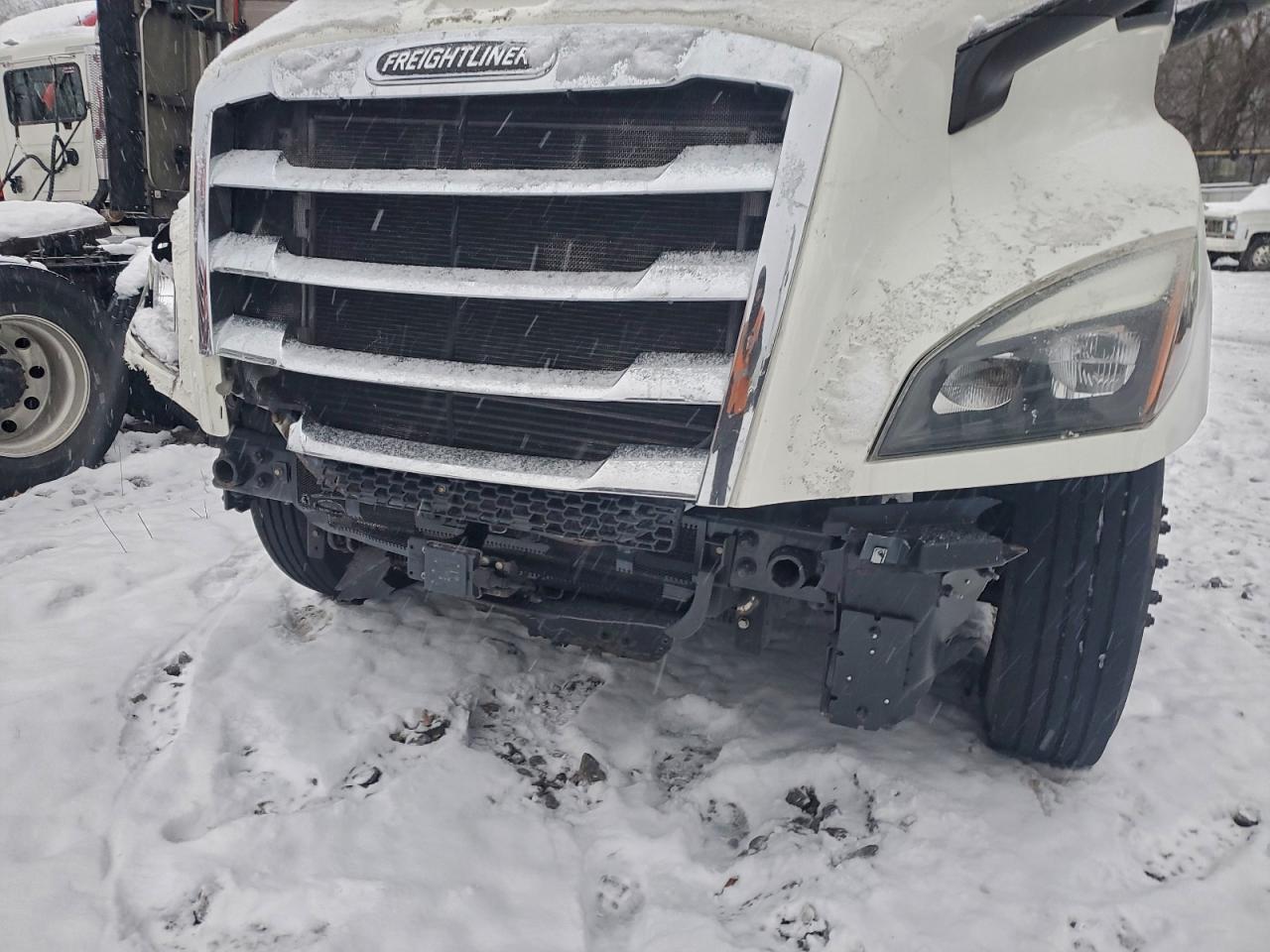 Freightliner Cascadia 126 Day Cab"