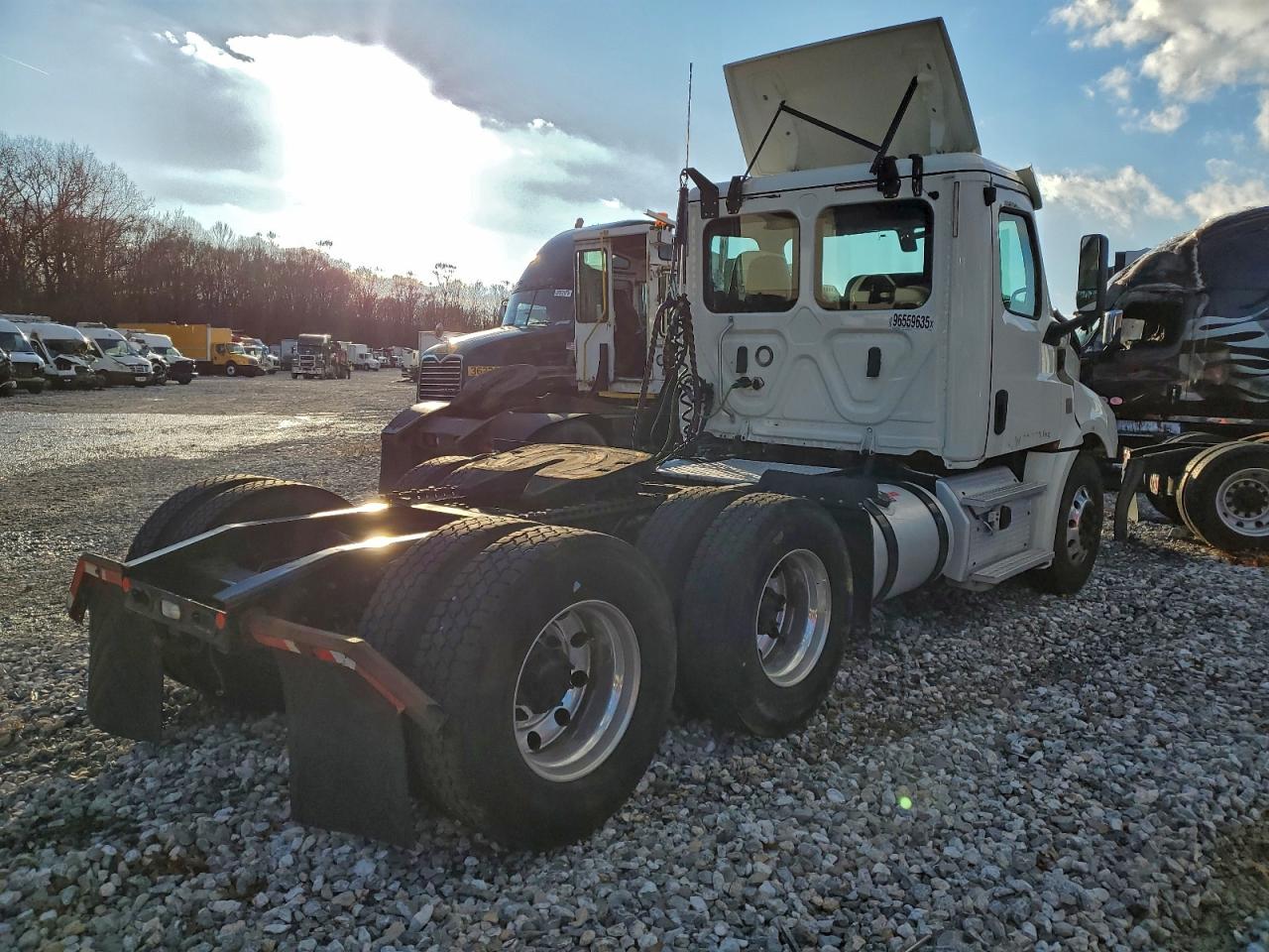 Freightliner Cascadia 126 Day Cab"