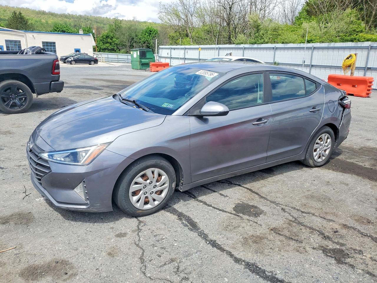 Salvage Hyundai ELANTRA Image
