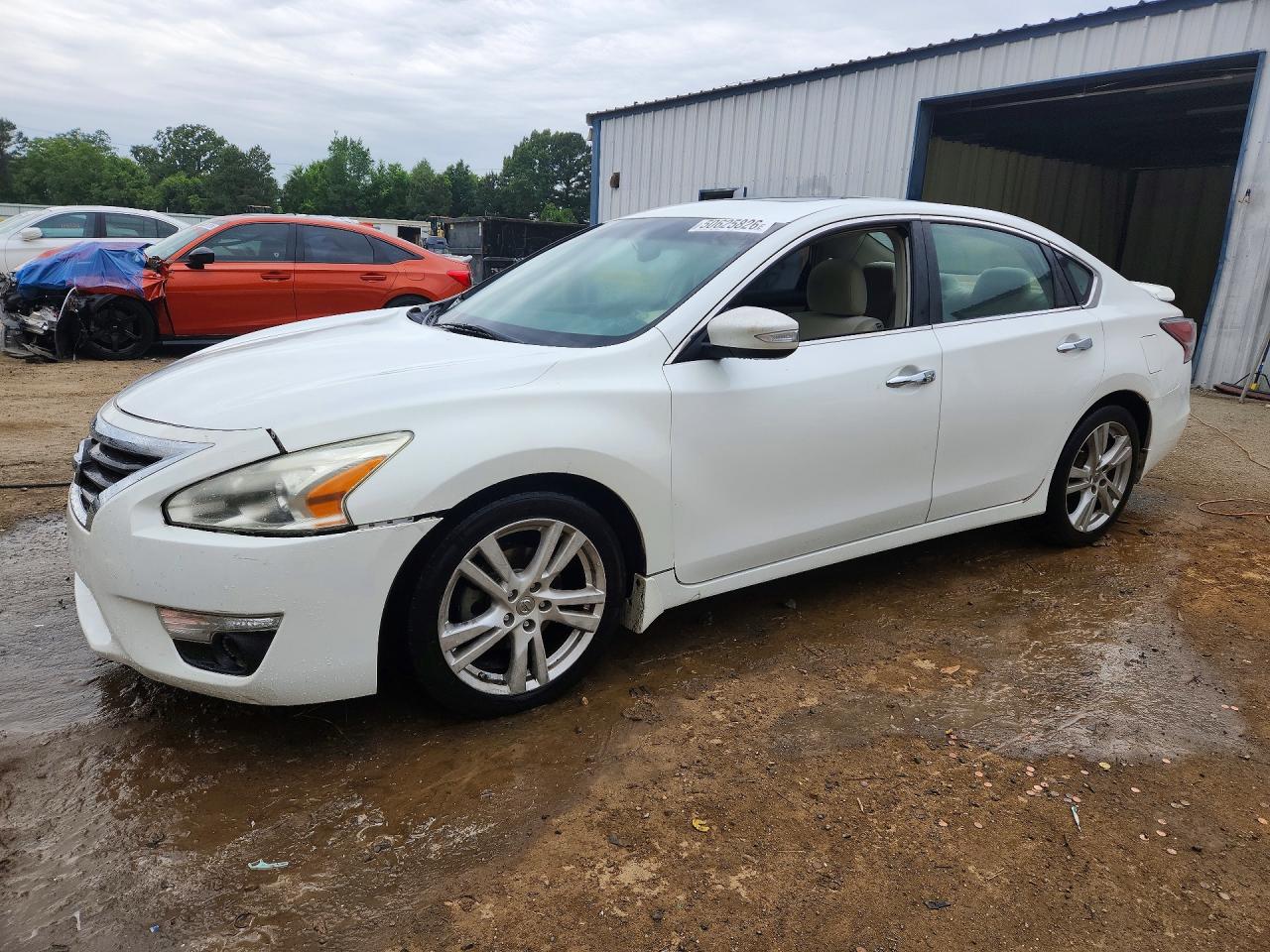 Salvage Nissan Altima Image
