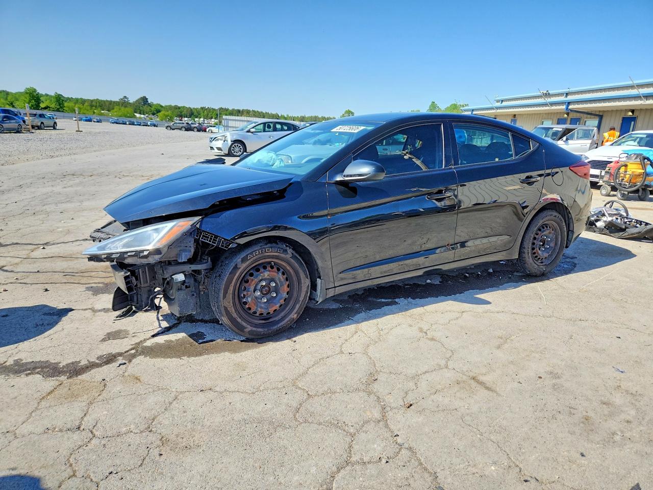 Salvage Hyundai ELANTRA Image