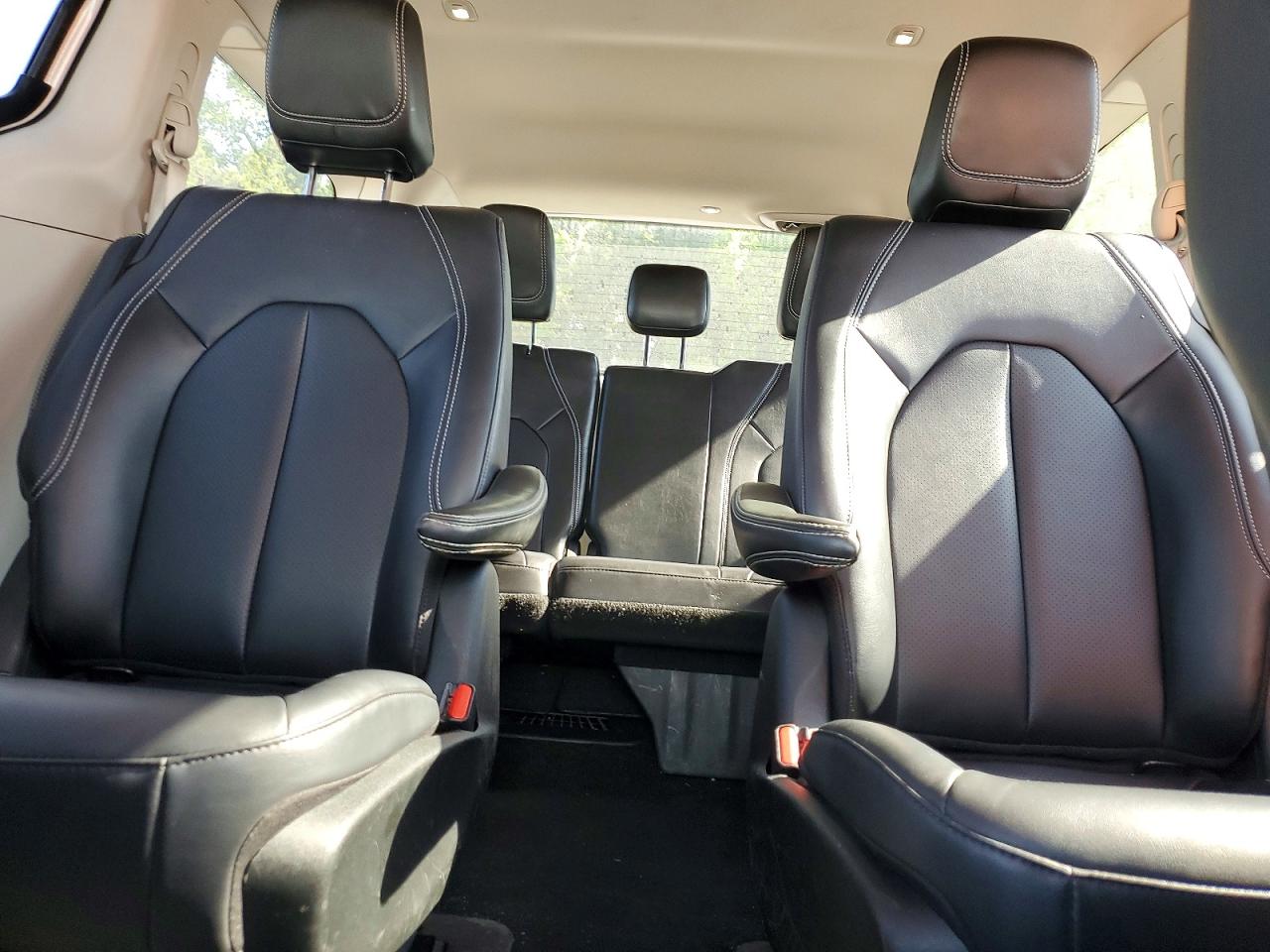 Chrysler Pacifica Hybrid Select