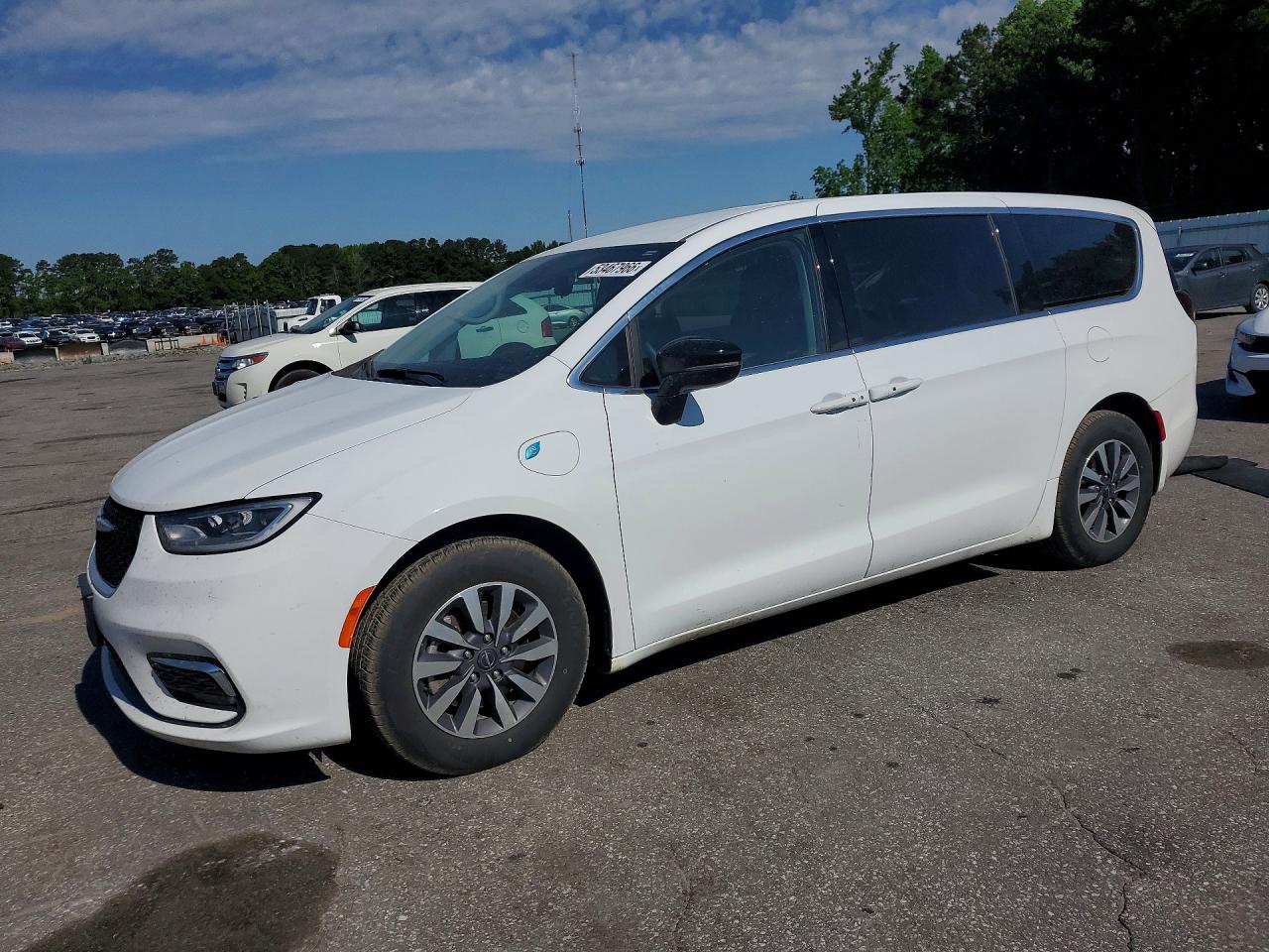 Salvage Chrysler Pacifica Image