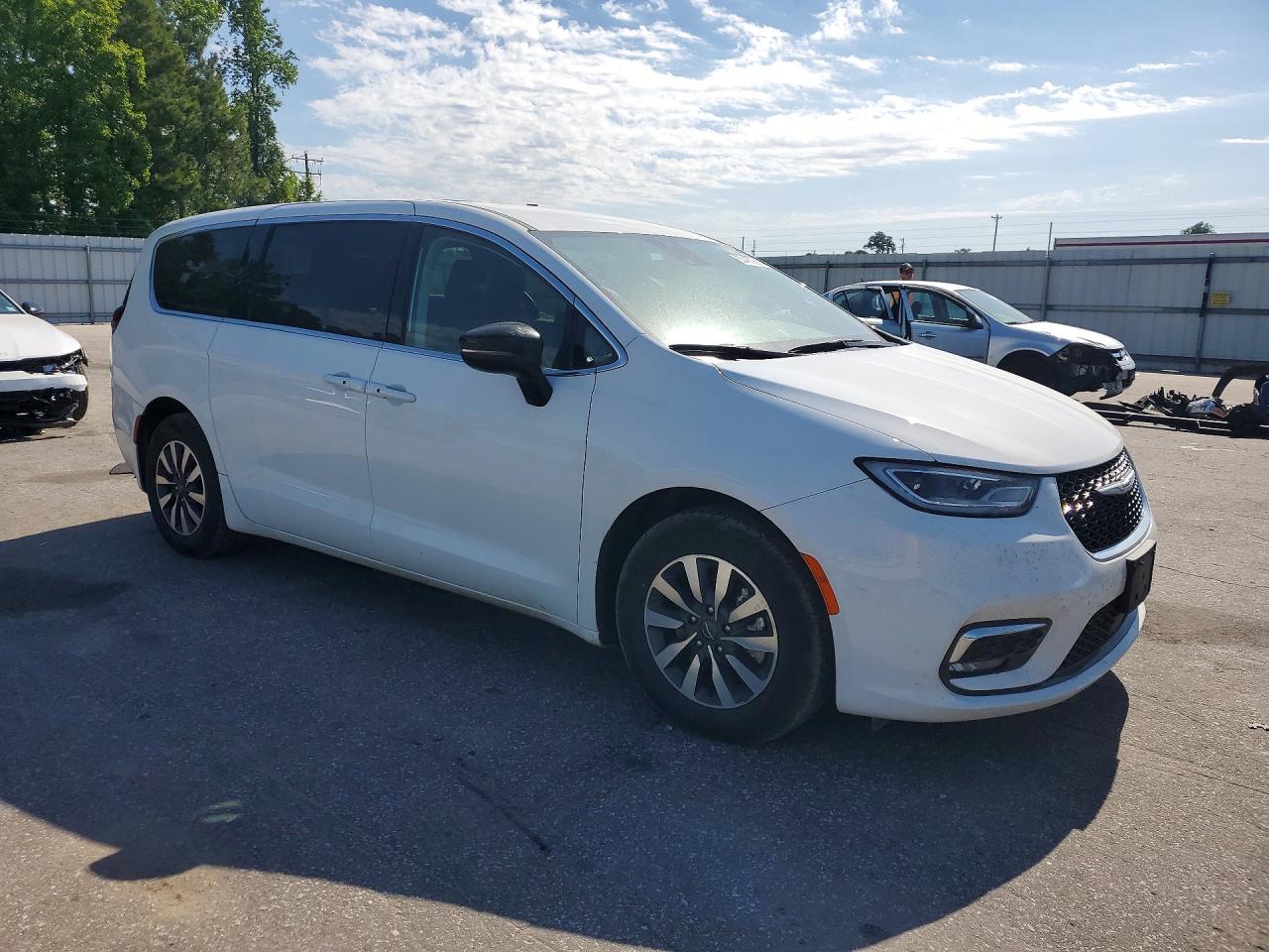 Chrysler Pacifica Hybrid Select