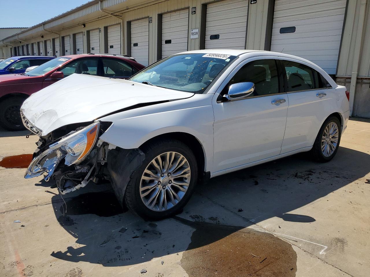 Salvage Chrysler 200 Image