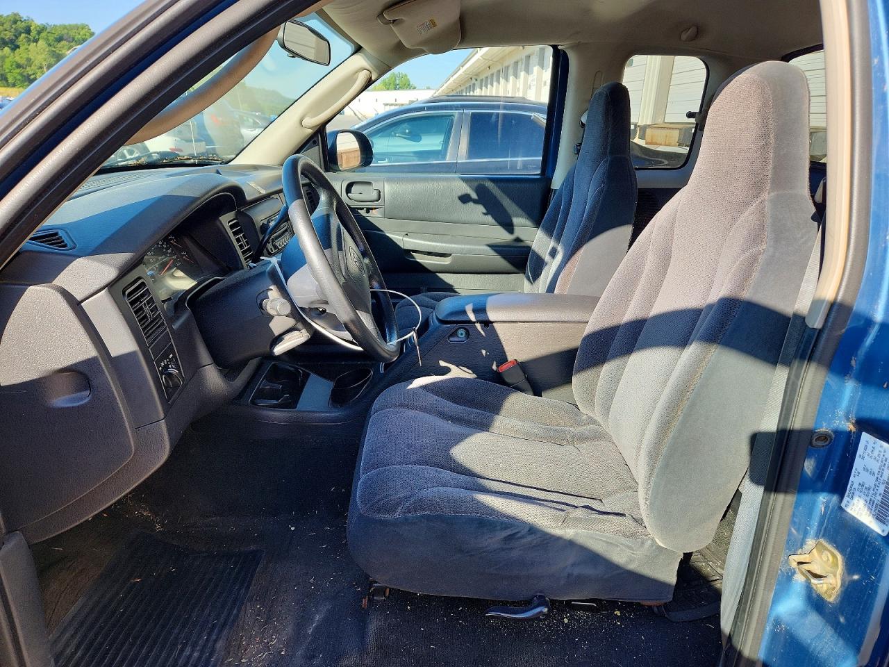 Dodge Dakota Base