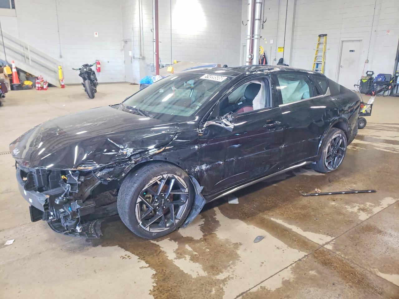 Salvage Kia K4 Image