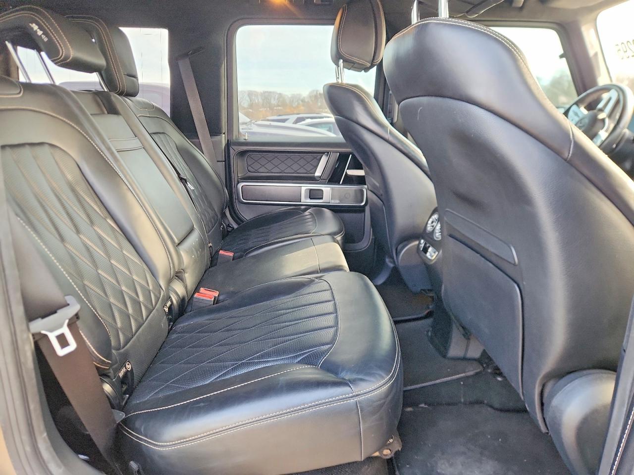 Mercedes-Benz G-Class 550