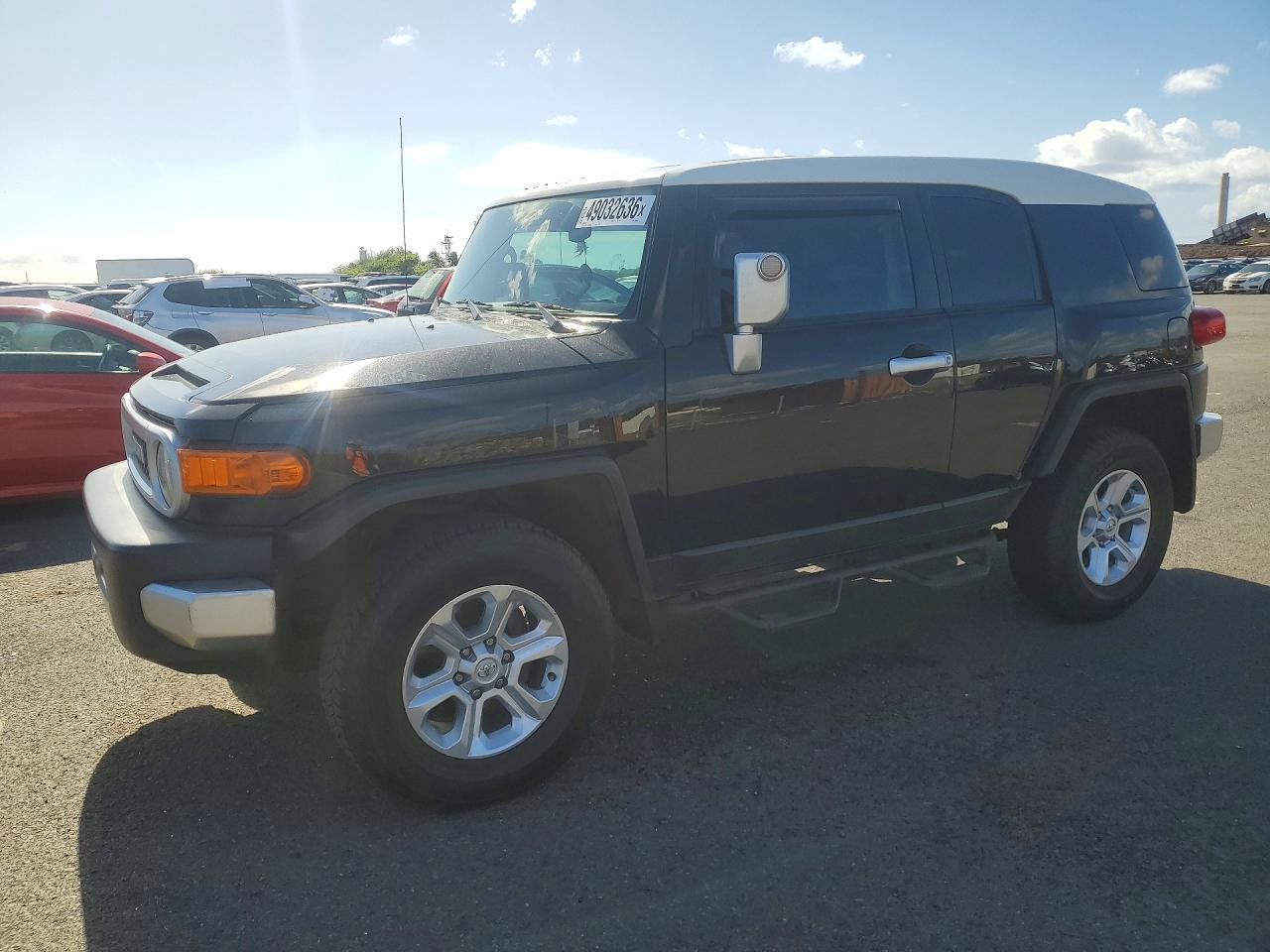 Salvage Toyota FJ Cruiser Image