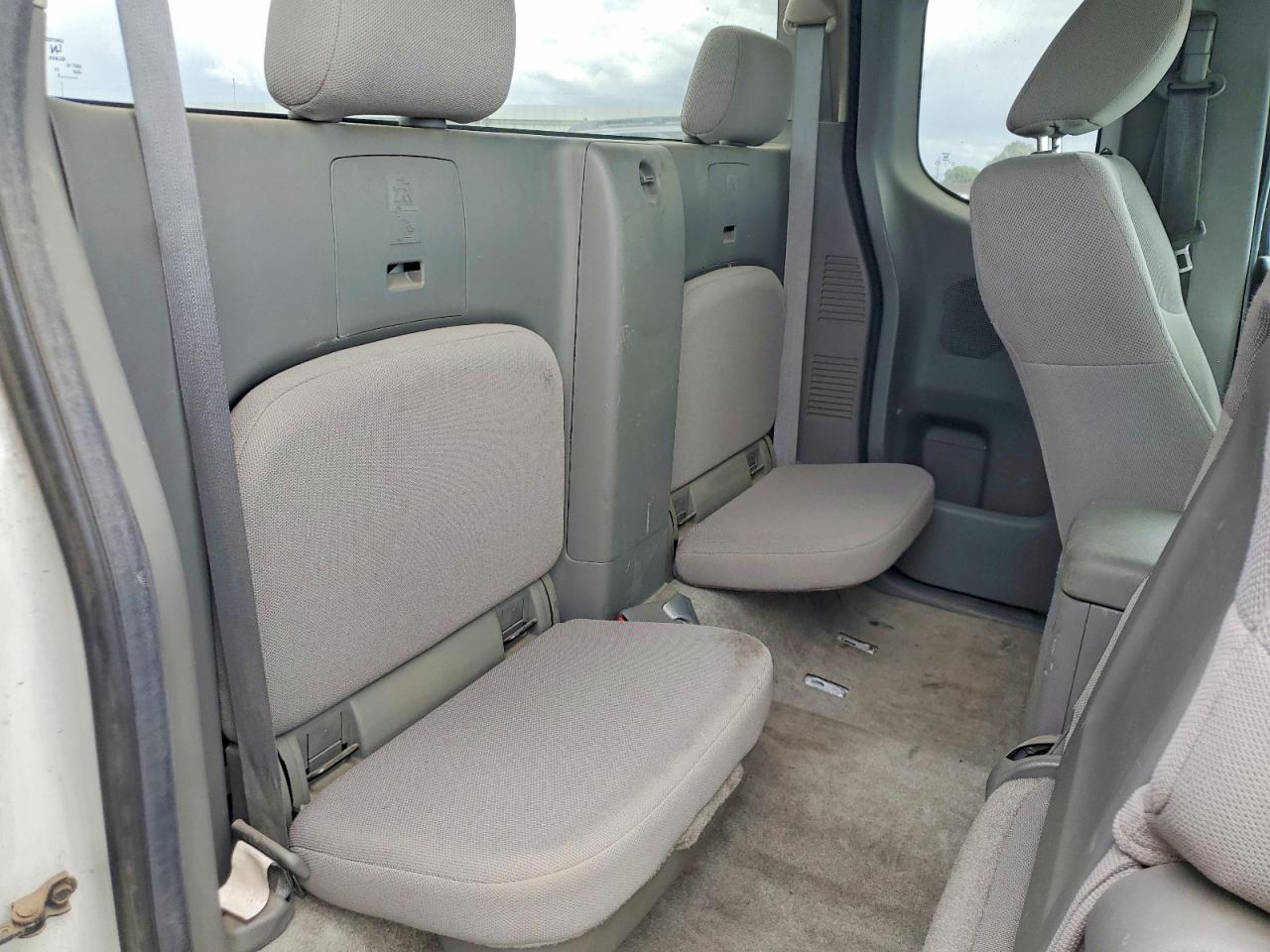 Nissan Frontier S