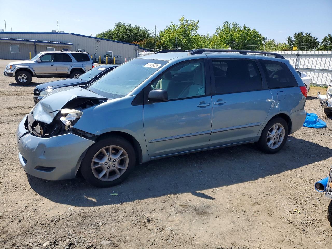 Salvage Toyota Sienna Image