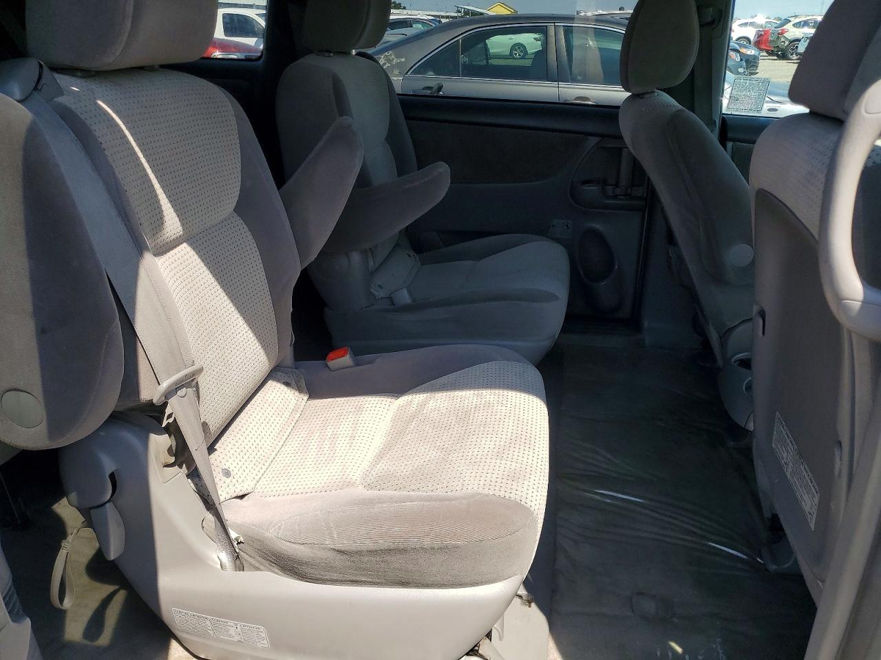 Toyota Sienna Le 7-passenger