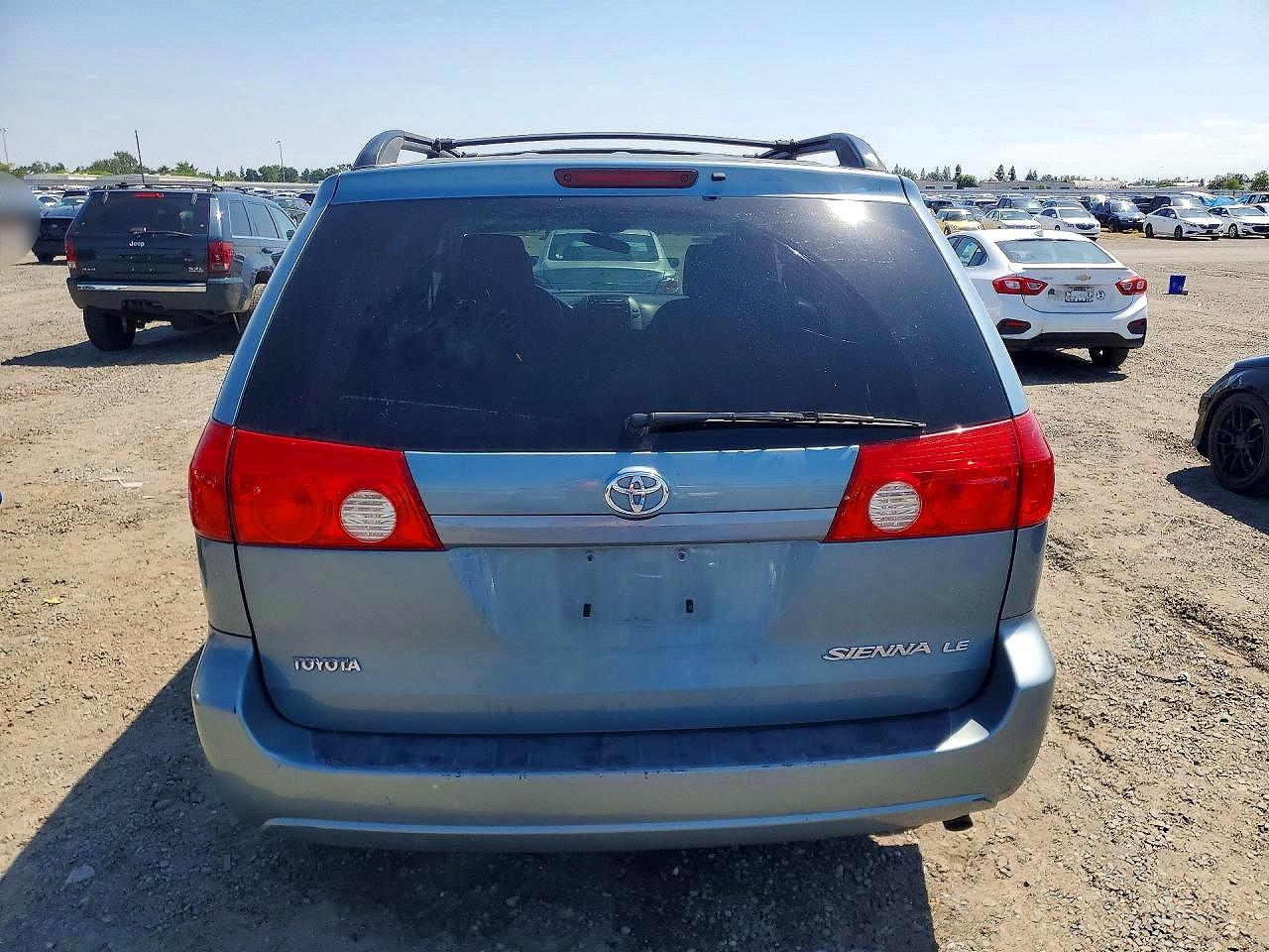 Toyota Sienna Le 7-passenger