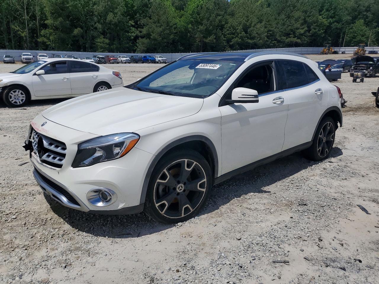 Salvage Mercedes-Benz GLA Image