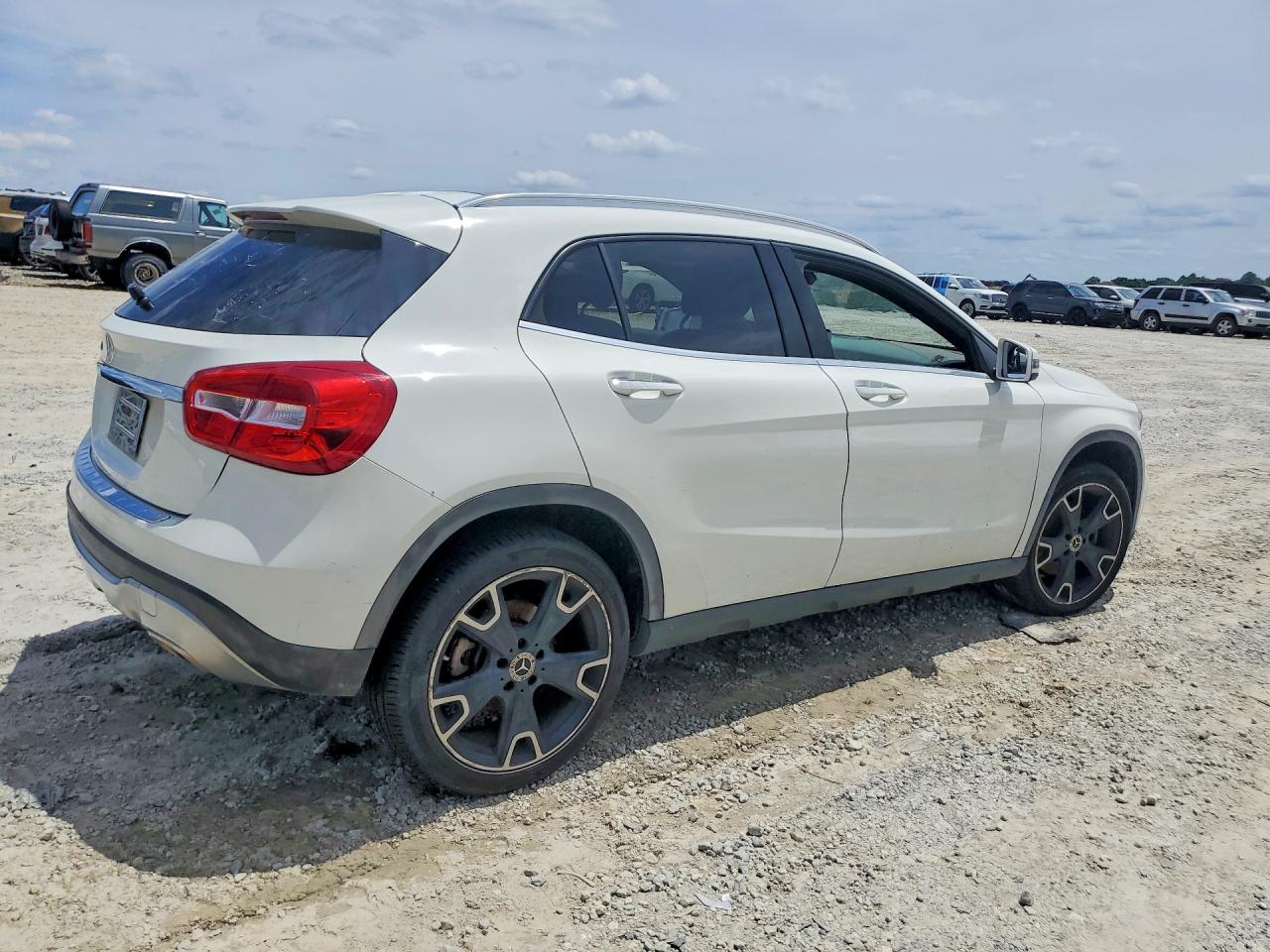 Mercedes-Benz GLA 250