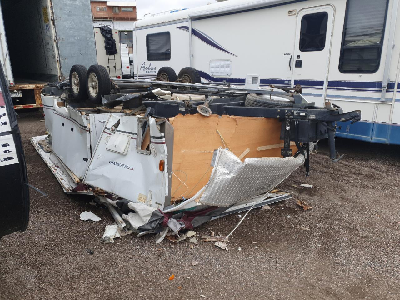 Salvage Fleetwood Trailer Image