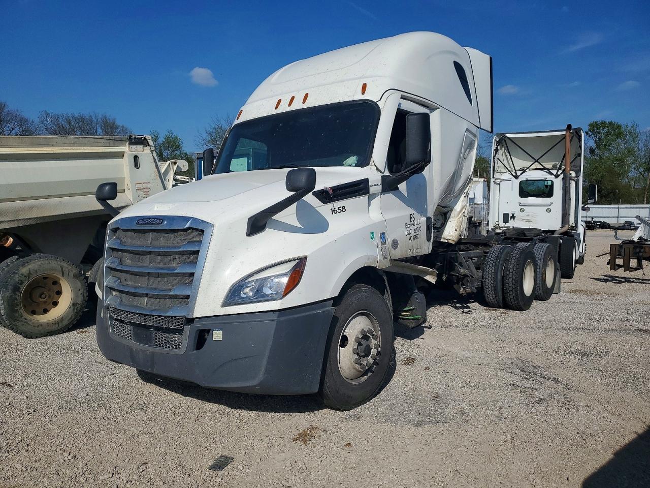 Freigliner Cascadia 126