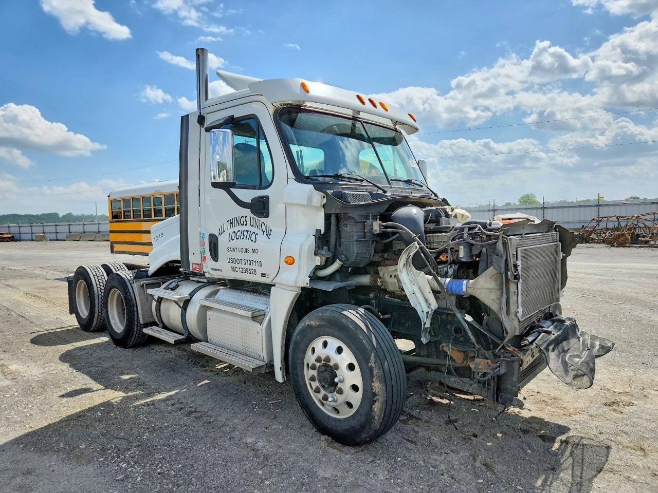 Salvage Freightliner Cascadia Image