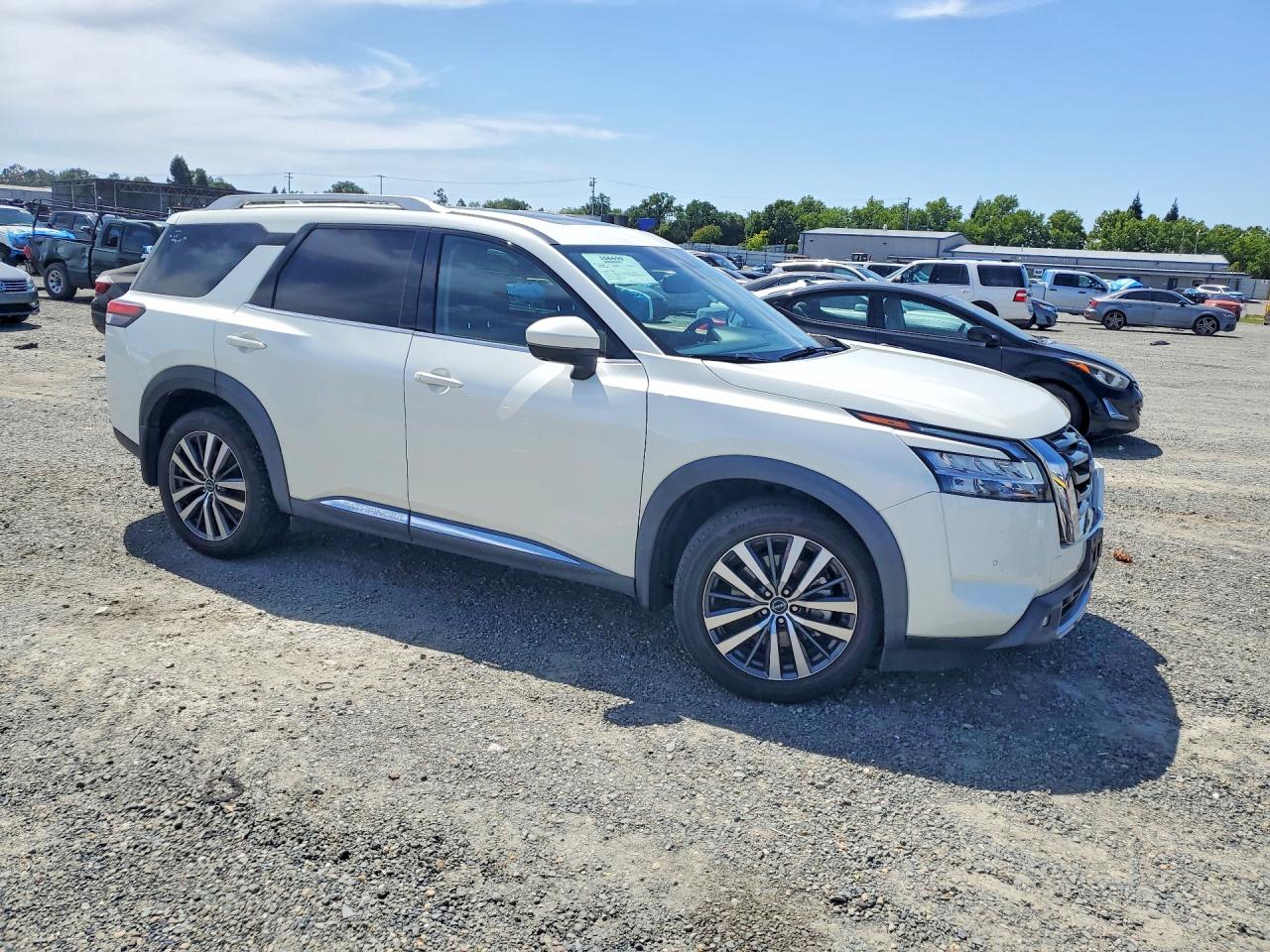 Nissan Pathfinder Platinum