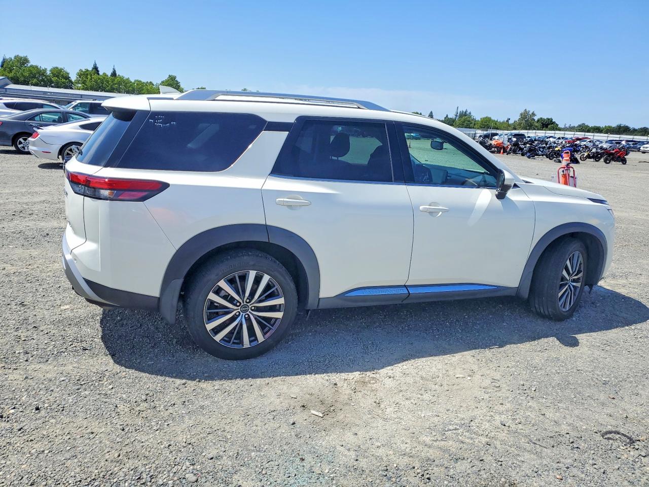 Nissan Pathfinder Platinum