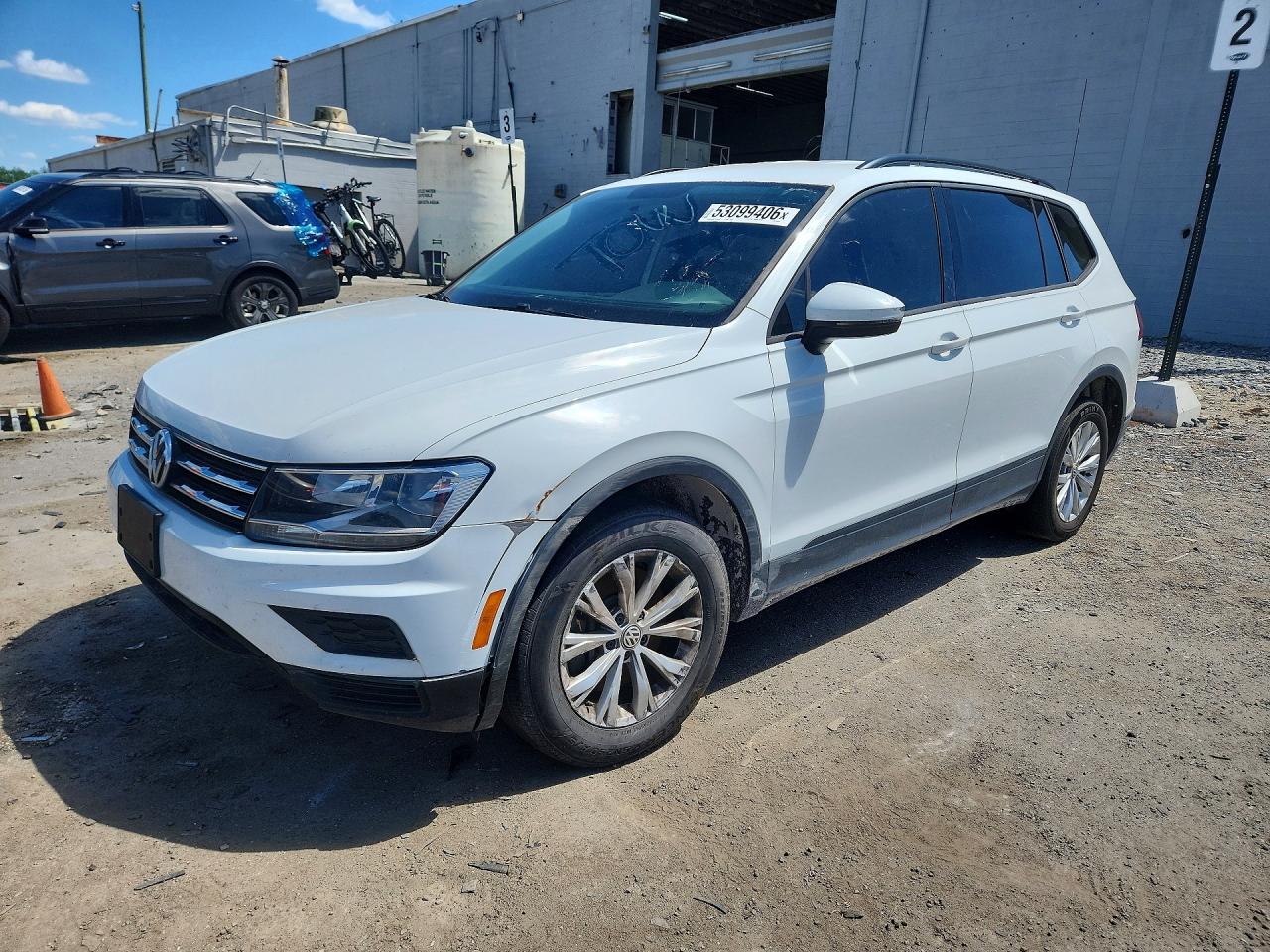 Salvage Volkswagen Tiguan Image