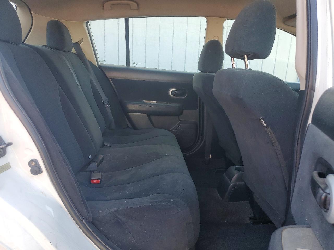 Nissan Versa 1.8 S