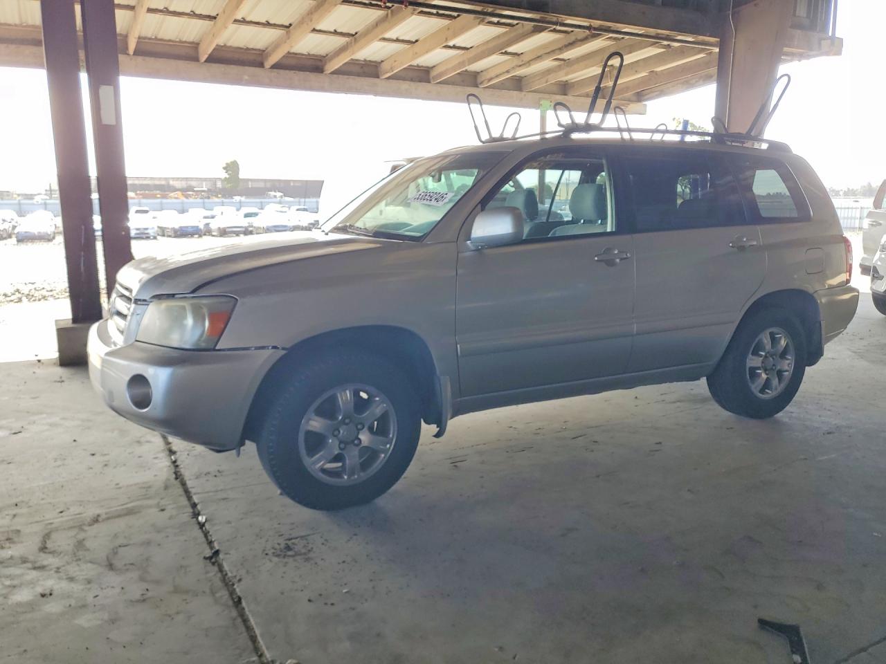 Salvage Toyota Highlander Image