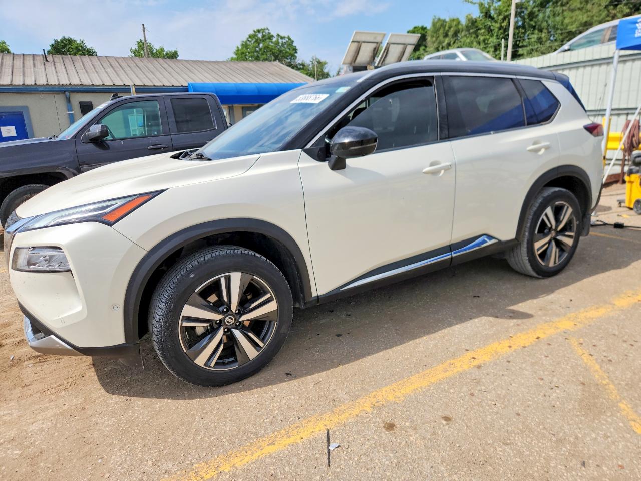 Salvage Nissan Rogue Image