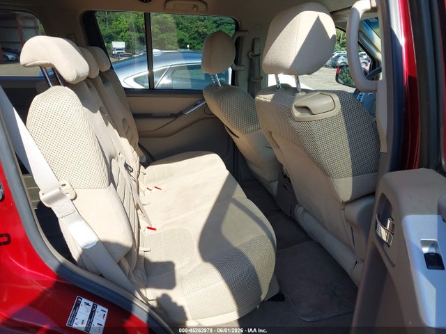 Nissan Pathfinder Se V8