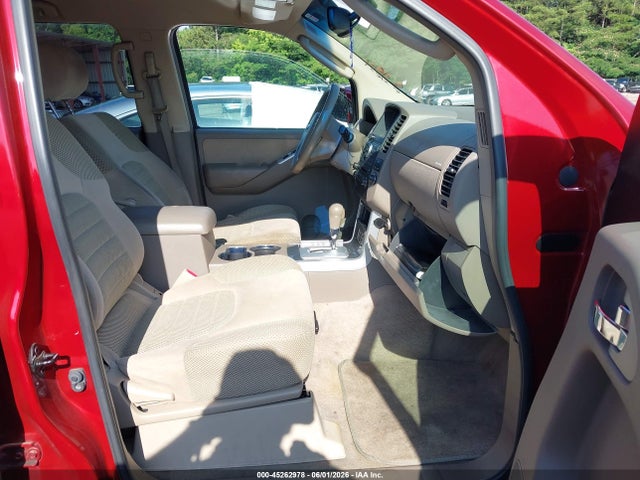 Nissan Pathfinder Se V8