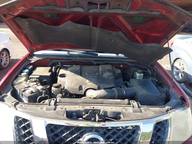Nissan Pathfinder Se V8