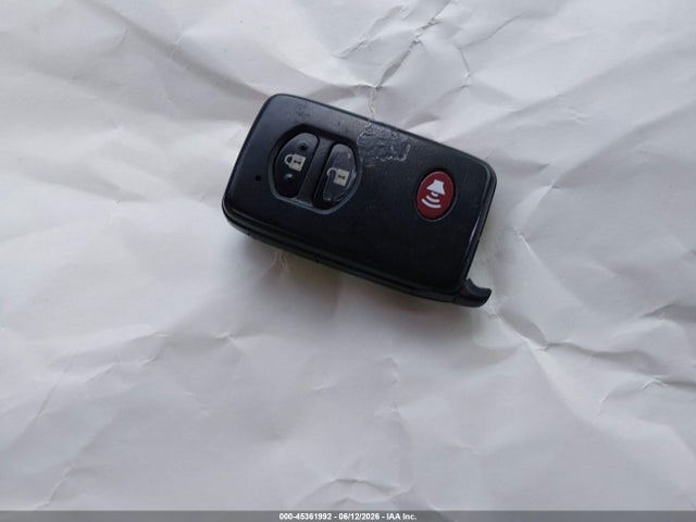 Toyota Prius v Two