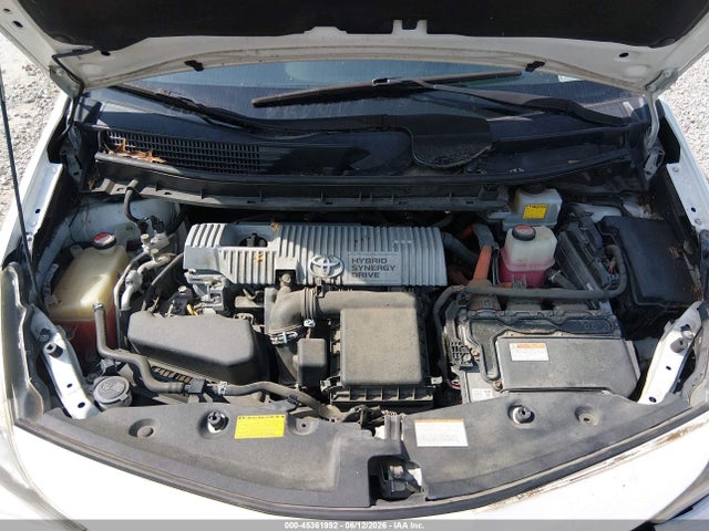 Toyota Prius v Two