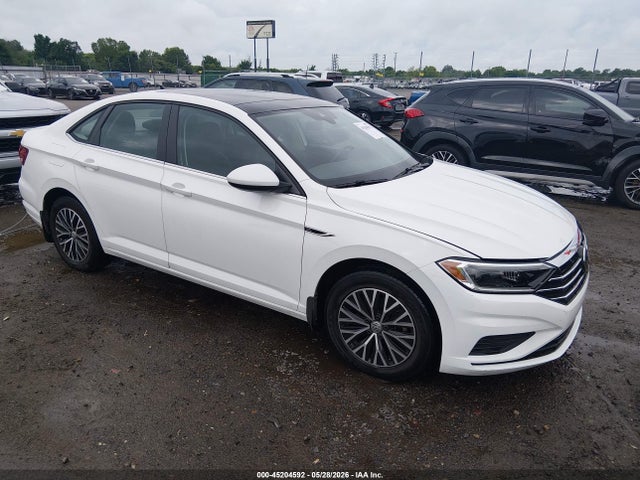 Salvage Volkswagen Jetta Image
