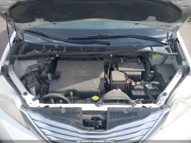 Toyota Sienna Xle 8 Passenger