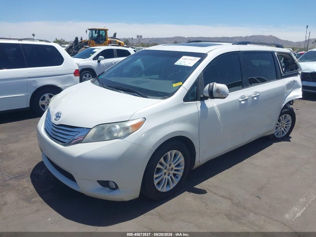 Toyota Sienna Xle 8 Passenger