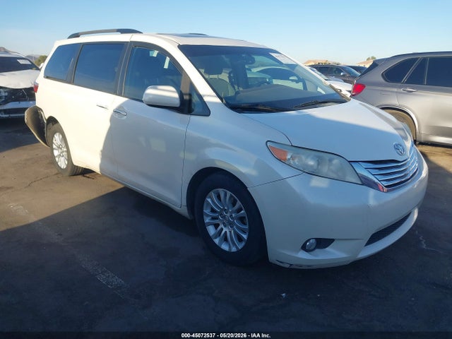 Salvage Toyota Sienna Image