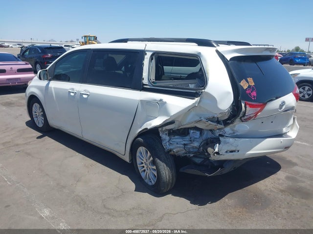 Toyota Sienna Xle 8 Passenger