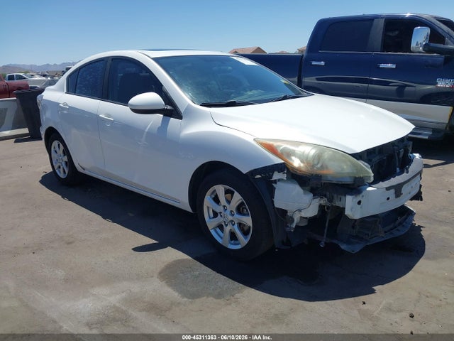 Salvage Mazda Mazda3 Image