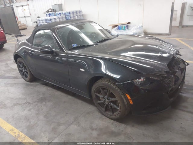 Salvage Mazda MX-5 Miata Image