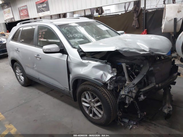 Salvage Kia Sorento Image