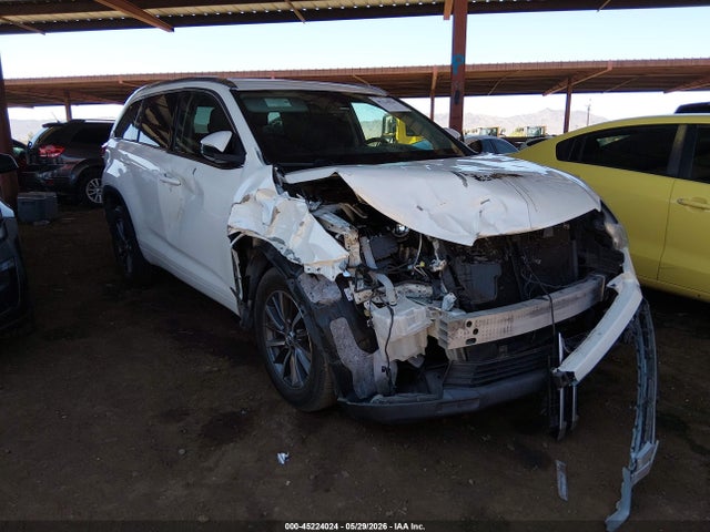 Salvage Toyota Highlander Image
