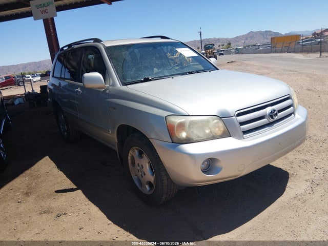 Salvage Toyota Highlander Image