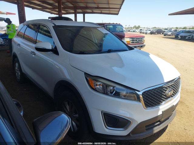 Salvage Kia Sorento Image